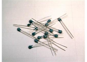 1,8 pF 500V TK656 HK monolit kond keramika 3,5x3,5mm