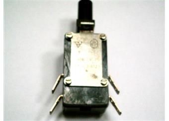 vypín 10A 250V stiskem zapni-stiskem vypní 2P